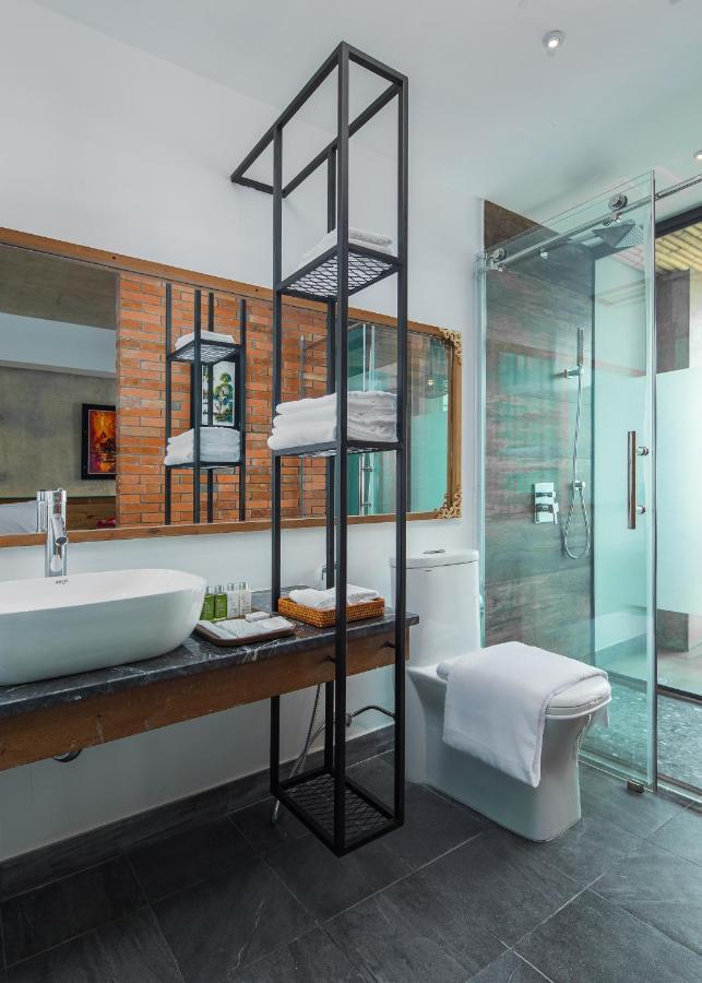 Cest La Vie Boutique Hotel Phnom Penh Exteriör bild
